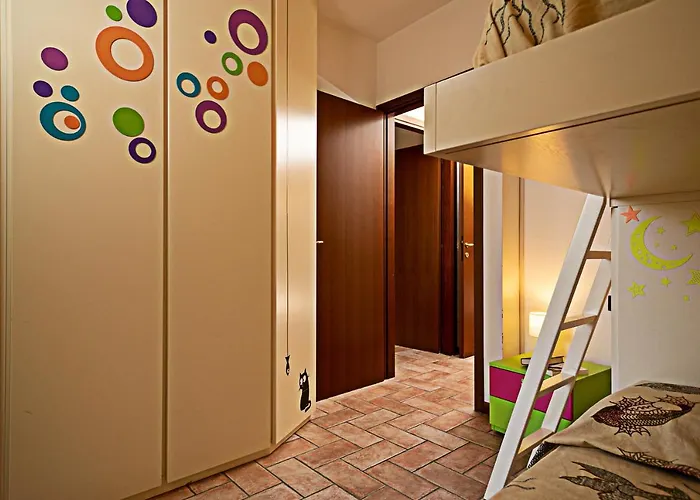 Iris - Regarda Travel