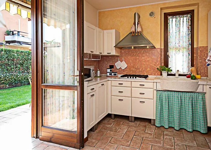 Iris - Regarda Travel *