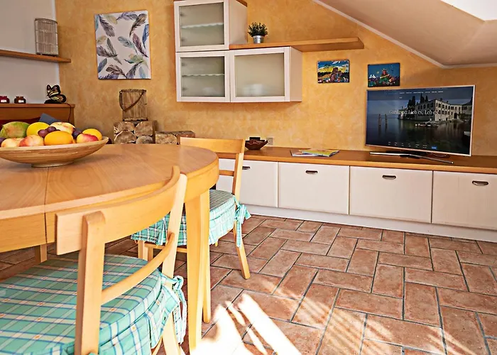 Iris - Regarda Travel