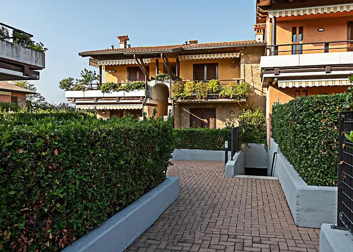 Iris - Regarda Travel